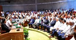 সংসদীয় দলের সভায় বিদায়ী বক্তব্যে বারবার কাঁদলেন মির্জা ফখরুল