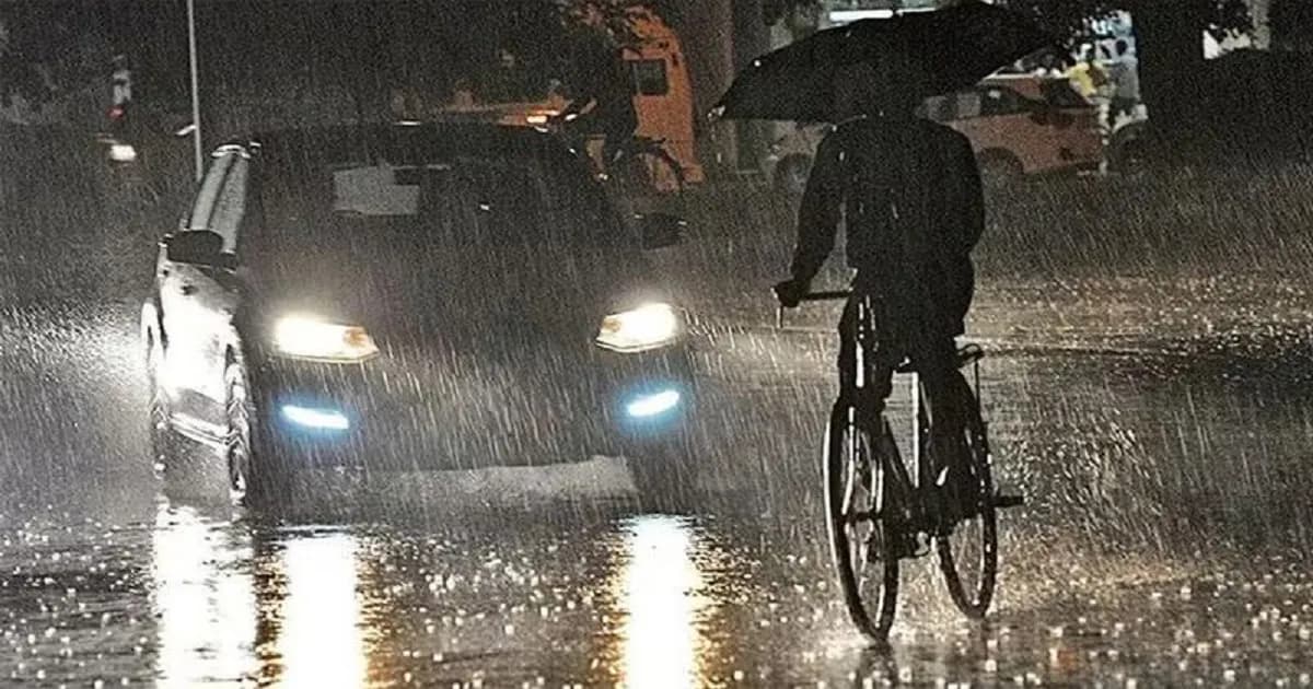 রাজধানীতে বজ্রসহ বৃষ্টির আভাস, কমতে পারে তাপমাত্রা