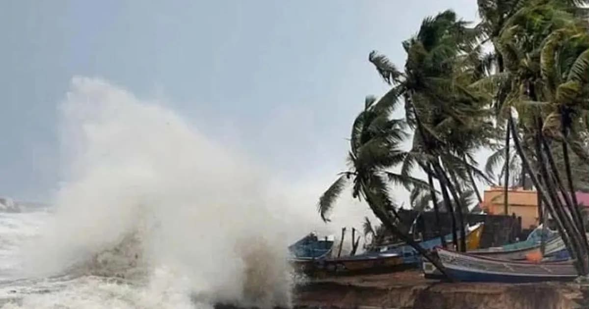 তীব্র নদীভাঙনে আতঙ্কে হাতিয়ার সাড়ে সাত লাখ মানুষ