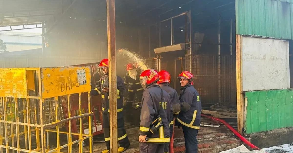 শাহজালাল বিমানবন্দরে সম্পূর্ণ নিভে গেছে আগুন: ফায়ার সার্ভিস