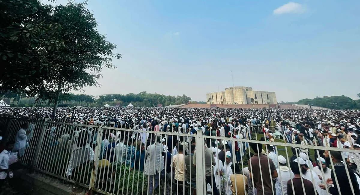 ভাইয়ের ইমামতিতে শহীদ হাদির জানাজা সম্পন্ন