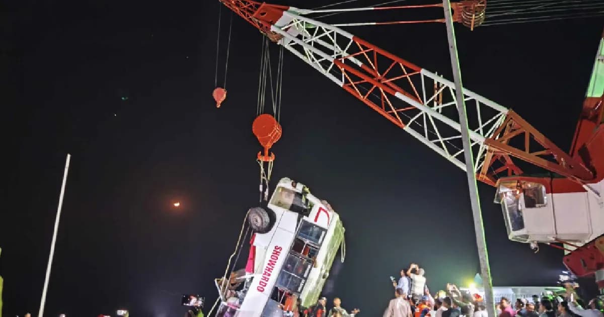 পদ্মায় বাসডুবি : ২৫ মরদেহ উদ্ধার, এখনো নিখোঁজ ৮