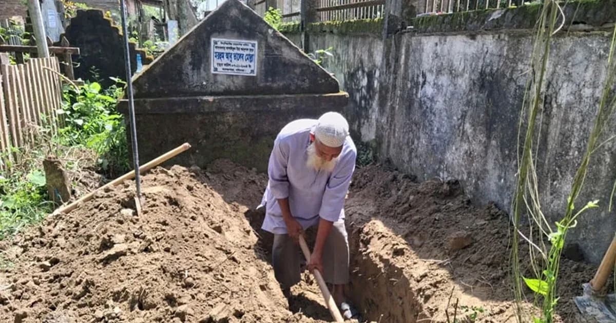 ছয় বছর বয়সে শুরু, ৮২ বছর ধরে কবর খুঁড়ছেন টুলু চাচা