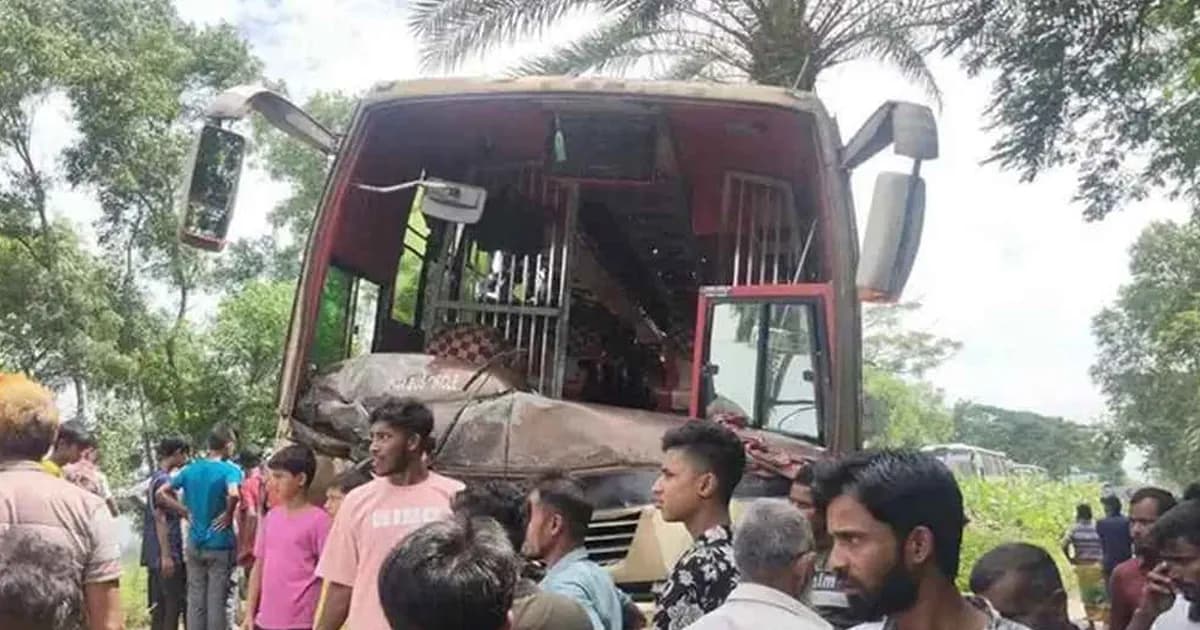 গরুবাহী নসিমনের সঙ্গে বাসের মুখোমুখি সংঘর্ষ, নিহত ৩