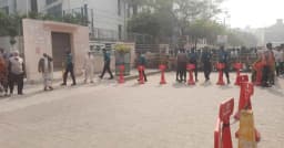 এভারকেয়ার হাসপাতালের সামনে নিরাপত্তা জোরদার, বসানো হয়েছে ব্যারিকেড