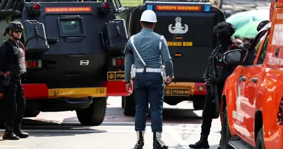 ইন্দোনেশিয়ায় জুমার নামাজ চলাকালে বিস্ফোরণ, আহত ৫৪