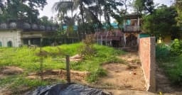 লোহাগাড়ায় কবরস্থানের মাঝখানে দেয়াল নির্মাণের অভিযোগ