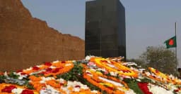 রায়েরবাজার বধ্যভূমিতে শহীদ বুদ্ধিজীবীদের স্মরণে মানুষের ঢল