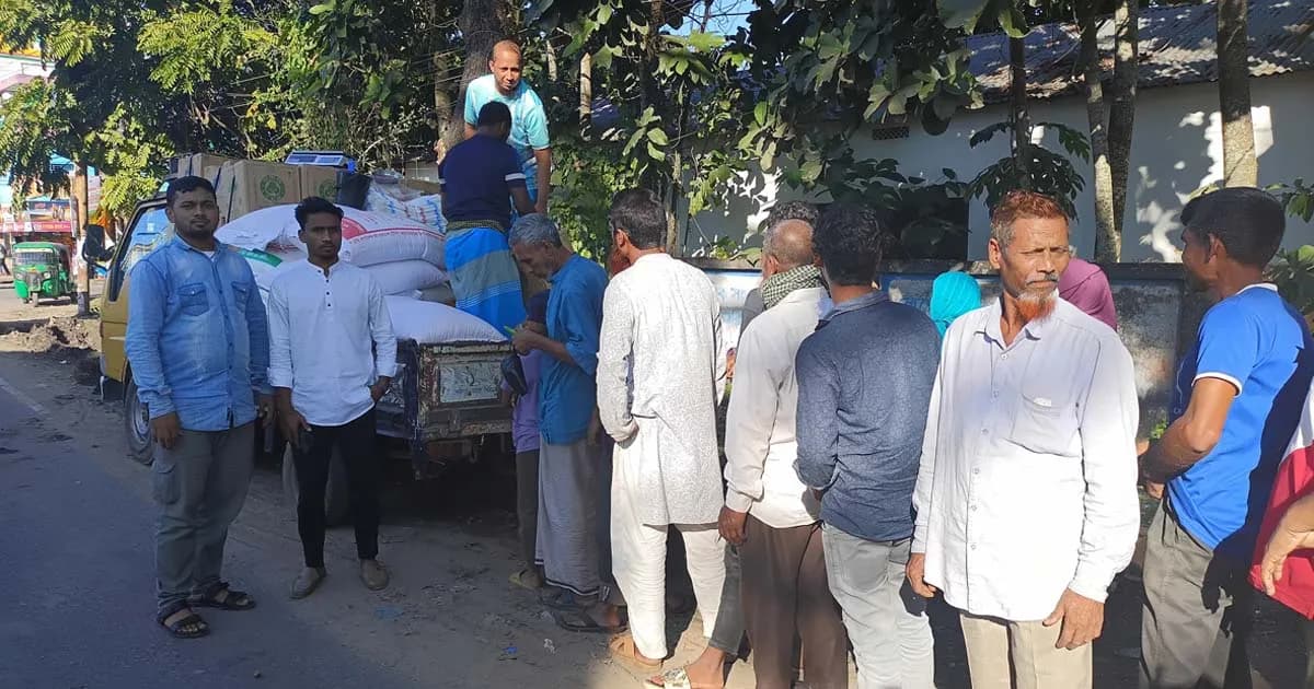 মৌলভীবাজারে টিসিবি পণ্য বিক্রি কার্যক্রম শুরু