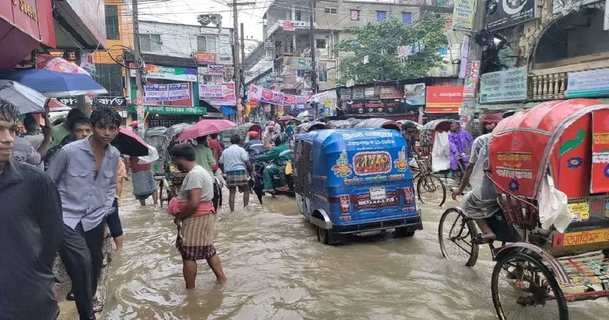 ভারী বৃষ্টিতে ফের জলাবদ্ধ চট্টগ্রাম, বাড়ছে জনদুর্ভোগ ও শঙ্কা