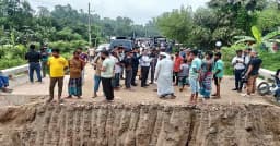 বুলডোজার দিয়ে র্যাব ক্যাম্পের দেয়াল গুঁড়িয়ে দিল সন্ত্রাসীরা