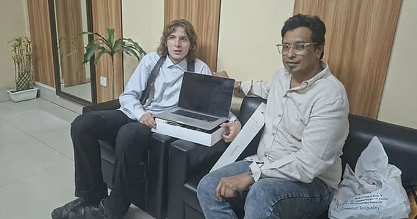 ল্যাপটপ হারিয়ে কান্না, ম্যাকবুক উপহার পেলেন সেই জার্মান তরুণ