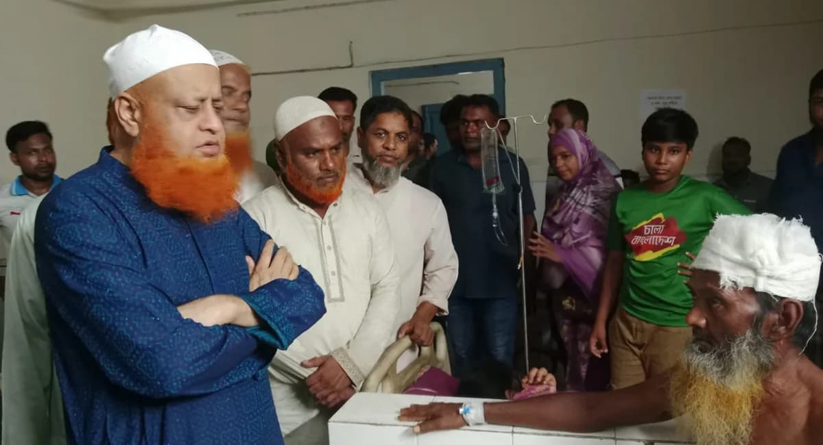নাগরপুরে অসুস্থ শিক্ষার্থীদের দেখতে হাসপাতালে এমপি লাভলু