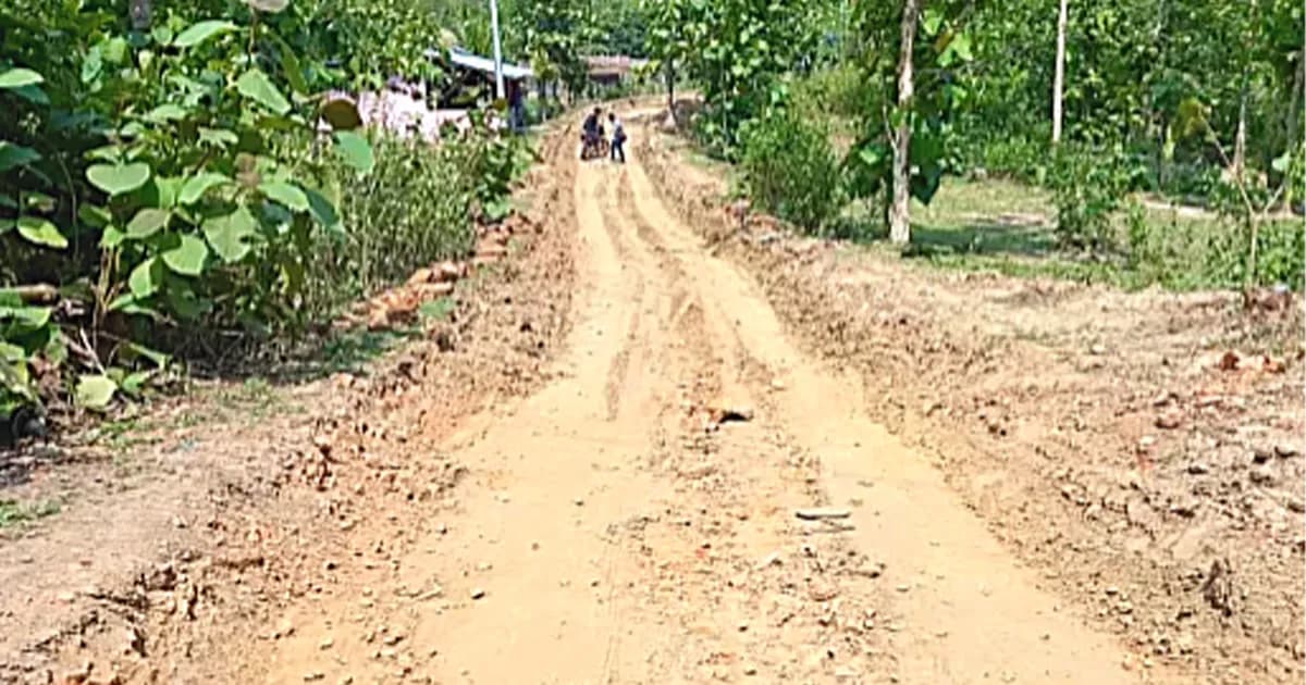 সরকারি সড়ক নিয়ে দ্বন্দ্ব, শেরপুরে মুখোমুখি দুই পক্ষ