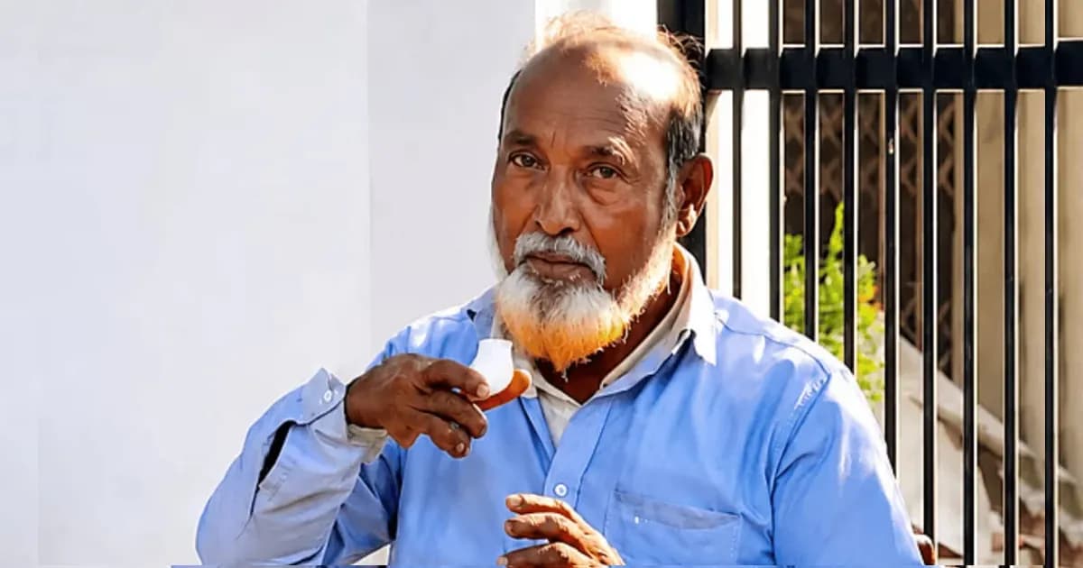 ‘মাদকাসক্ত’ ছেলের অভিযোগ জানাতে থানায়, ফটকে লুটিয়ে পড়ে বাবার মৃত্যু