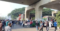 ৬ দফা দাবি নিয়ে রাজধানীর রাস্তায় নেমেছে মোবাইল ব্যবসায়ীরা