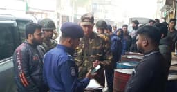 জামায়াত আমিরের গাড়ি থেকে অস্ত্রসহ ৩ জন আটক