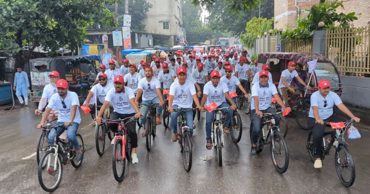 পাবনায় মাদককে ‘লাল কার্ড’ দেখিয়ে তরুণদের ব্যতিক্রমী সাইকেল র্যালি