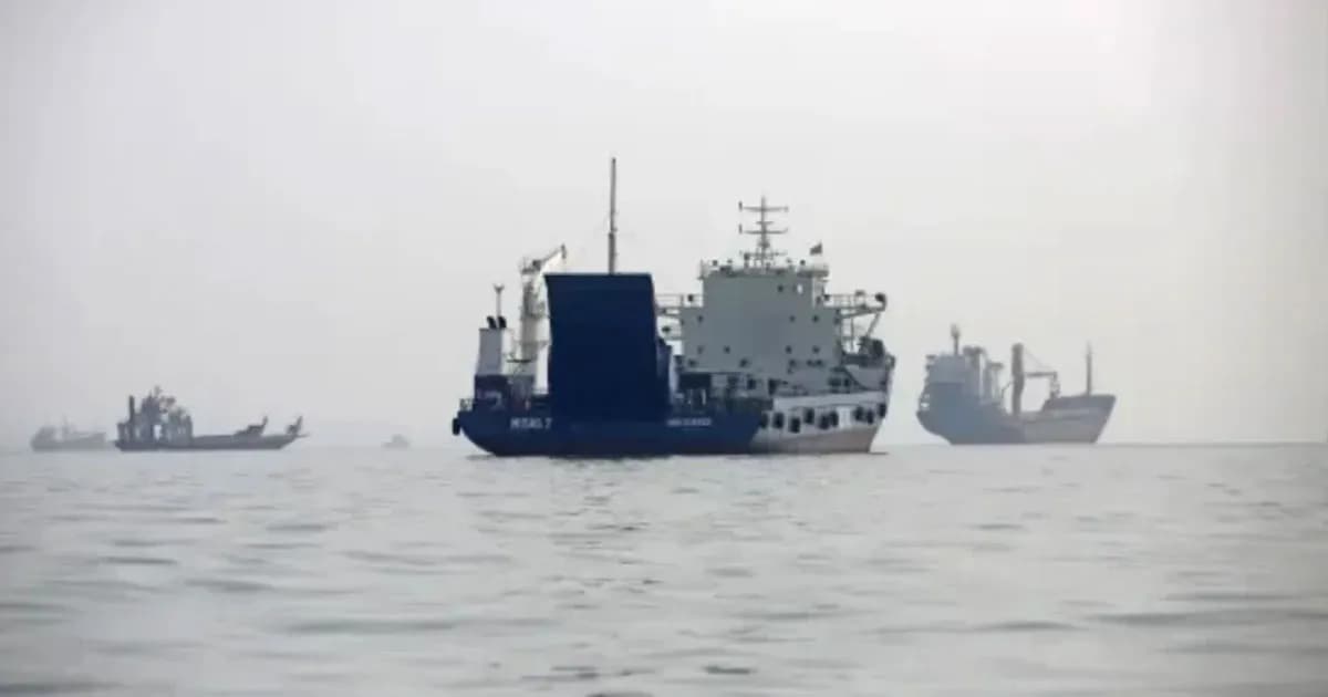কাতারের উত্তর উপকূলে ট্যাঙ্কারে ক্ষেপণাস্ত্র হামলা