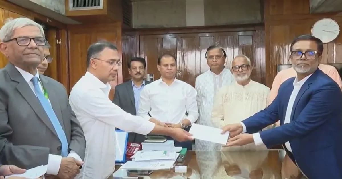 সিটি কর্পোরেশনের পরিচ্ছন্নতাকর্মীদের প্রধানমন্ত্রীর ঈদ উপহার