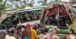 সেনাসদস্য বহনকারী বাসের সঙ্গে যাত্রীবাহী বাসের সংঘর্ষ, নিহত ১, আহত ৫৫