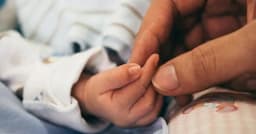 যানজটের কারণে সড়কেই সন্তান প্রসব করলেন আমীর হামজার স্ত্রী