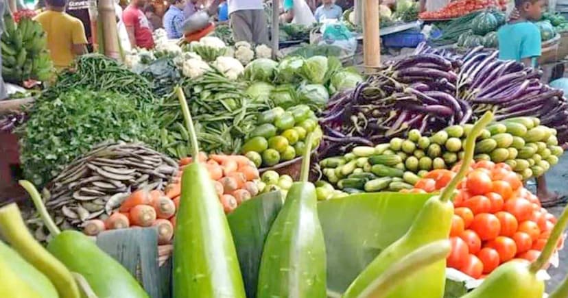 বাজারে লেবু, শসা ও বেগুনসহ কমেছে নিত্যপণ্যের দাম