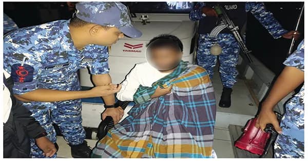 নারায়ণগঞ্জে অসুস্থ যাত্রীকে উদ্ধার করে চিকিৎসা দিল কোস্ট গার্ড