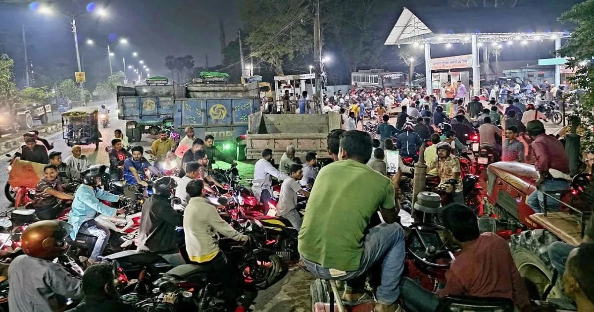 জ্বালানি সংকটে ঠাকুরগাঁও, খোলা বাজারে পেট্রোল লিটার ৩৫০ টাকা