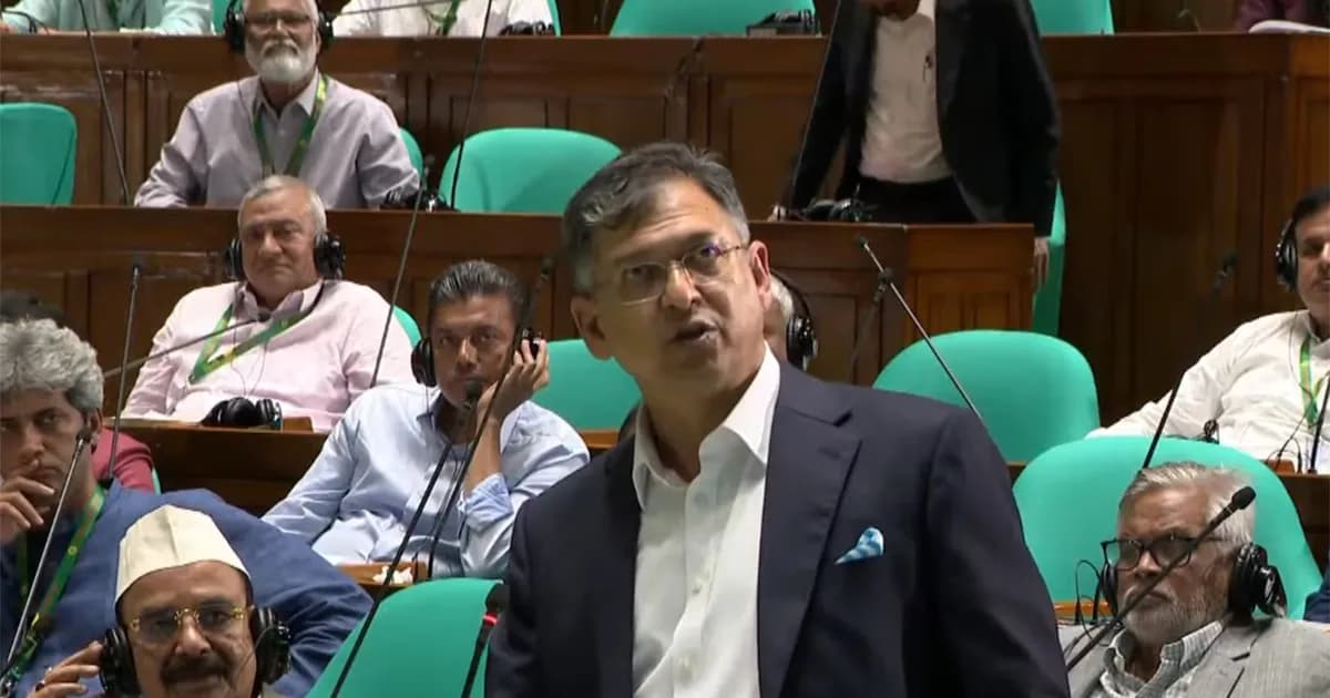 সংবিধান ‘সংস্কার’ করা যায় না, সংশোধন হয়: স্বরাষ্ট্রমন্ত্রী