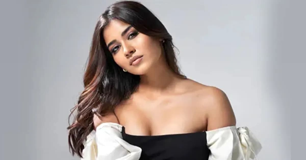 অর্থ সাহায্য চাইতেই অশালীন প্রস্তাব, মুখ খুললেন আকাঙ্ক্ষা