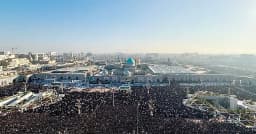 যুদ্ধের মধ্যেও ইরানে ঈদের জামাত, খোলা মাঠে মুসল্লিদের ঢল