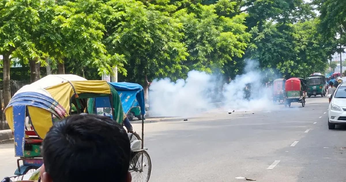 রাজধানীর শিল্পকলা একাডেমির সামনে ককটেল বিস্ফোরণ