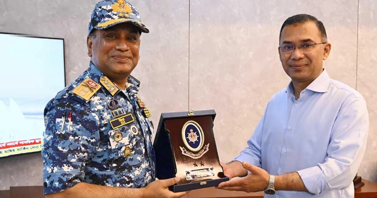 প্রধানমন্ত্রীর সঙ্গে কোস্টগার্ড মহাপরিচালকের সাক্ষাৎ