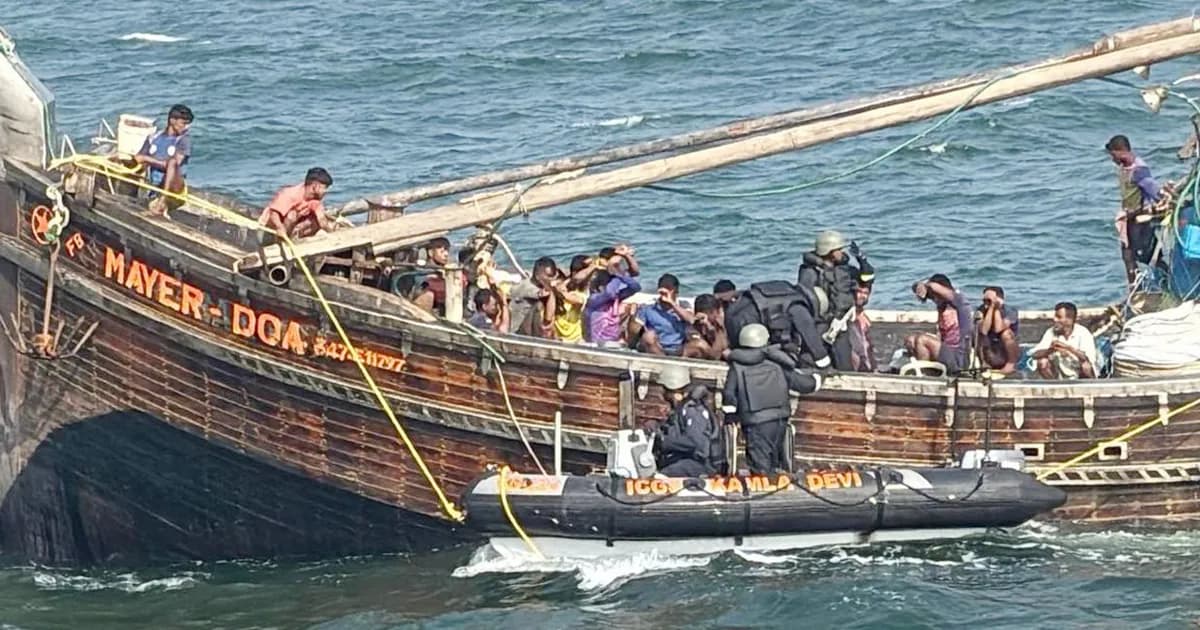 নৌকাসহ ৭৯ বাংলাদেশি জেলেকে আটক করেছে ভারত