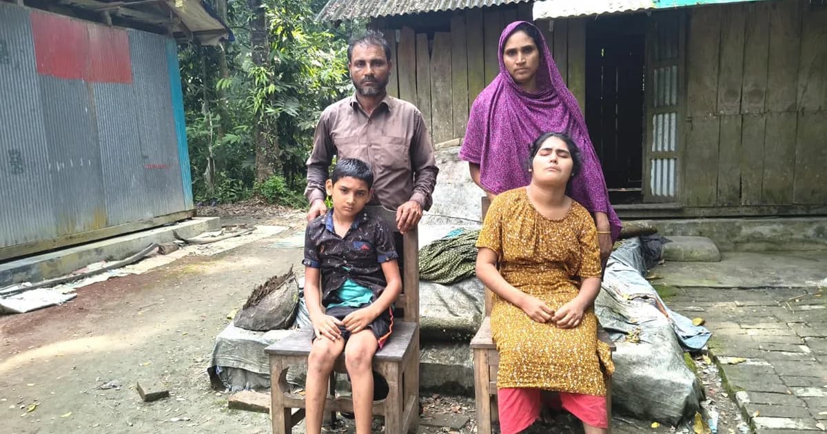 চিকিৎসার অভাবে এক সন্তানের মৃত্যু, অন্য দু’জনকে বাঁচাতে বাবা-মায়ের আকুতি