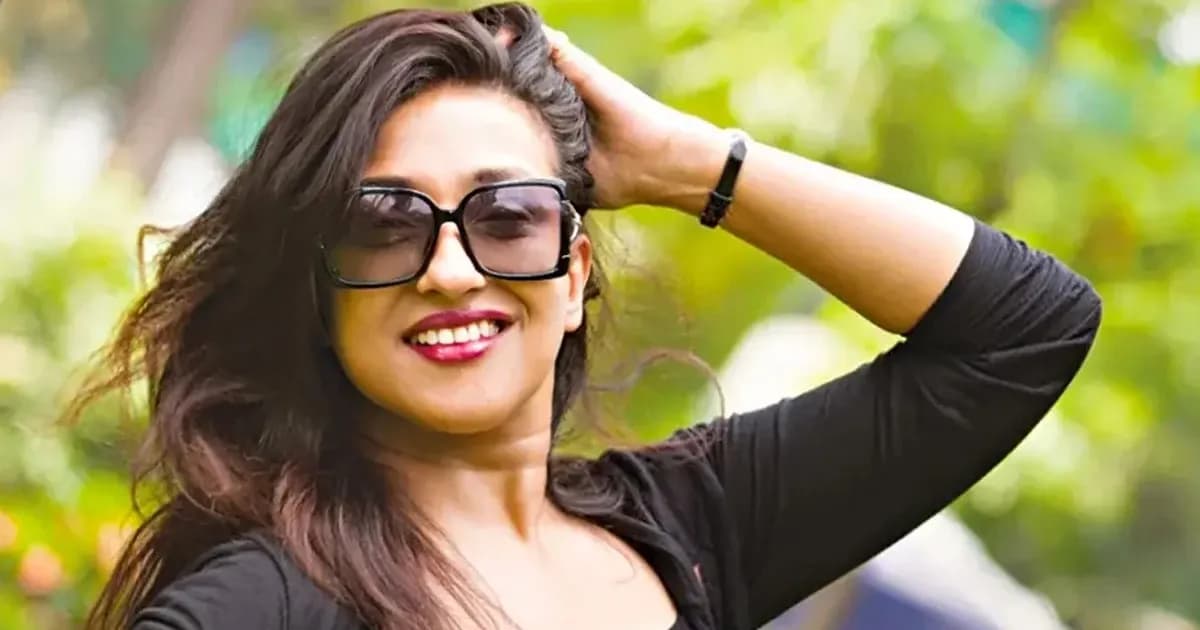 চুলে বারবার হাত দেওয়ার অভ্যাস নিয়ে মুখ খুললেন ঋতুপর্ণা
