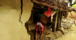 বাঁশখালীতে বন্যার পানি নামলেও কাটেনি মানুষের দুর্ভোগ