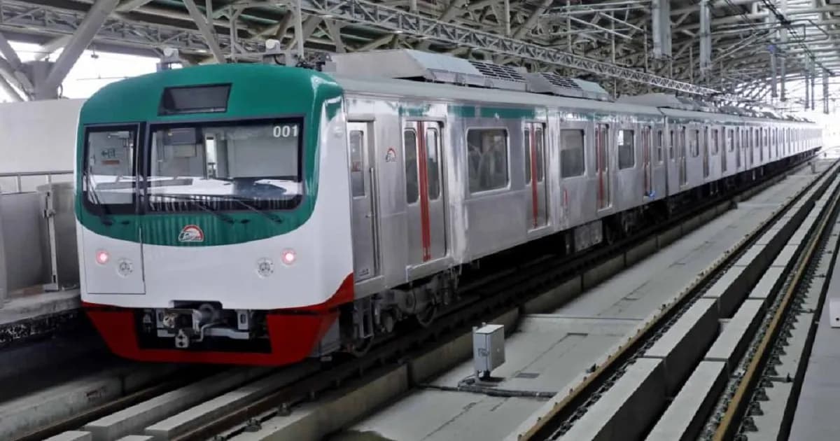 হঠাৎ মেট্রোরেল চলাচল বন্ধ