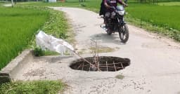 রুহিয়ায় ভাঙা কালভার্টে ঝুঁকিপূর্ণ চলাচল, ১০ মাসেও সংস্কার নেই