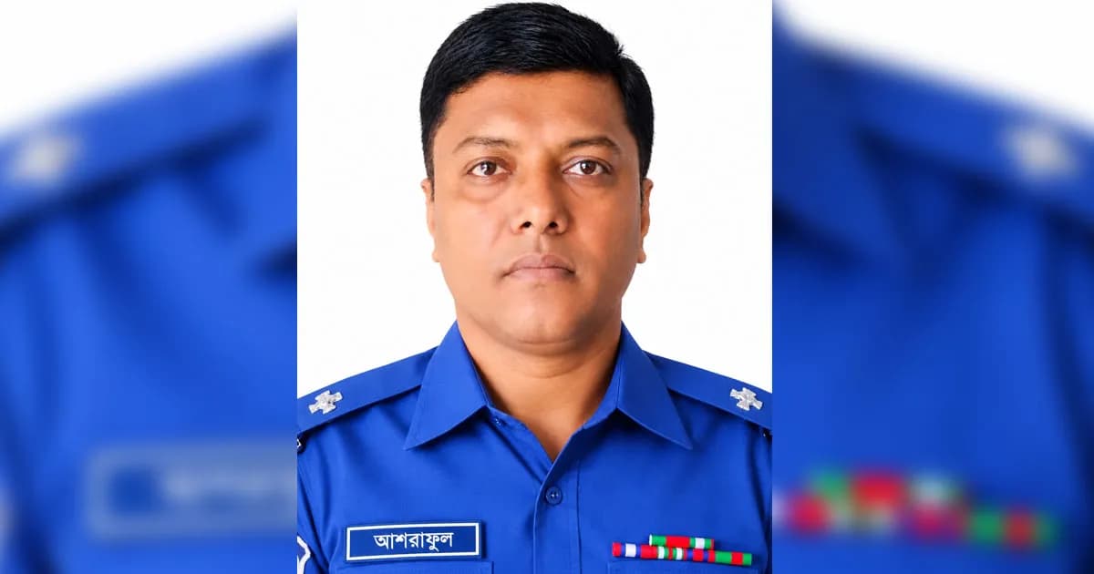 টাকা দিতে না চাওয়ায় থানার মধ্যেই মারধর করে এএসআই আশরাফুল