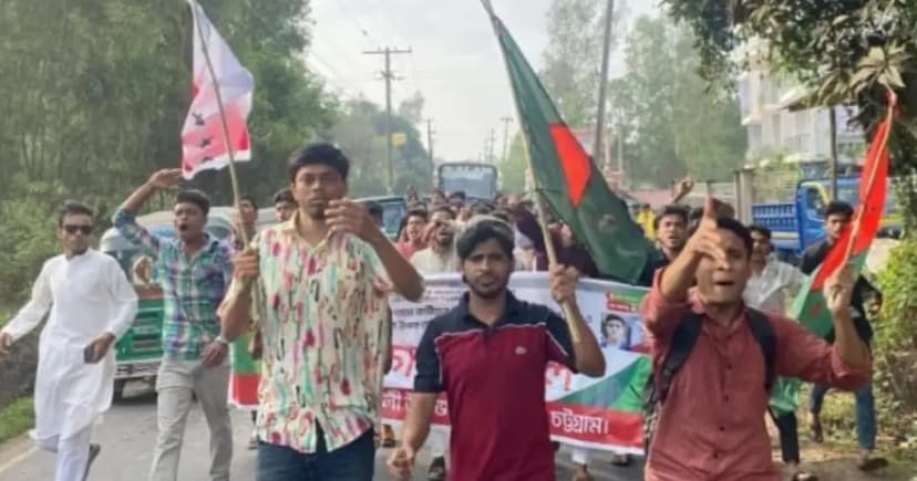 বাঁশখালীতে নিষিদ্ধ ঘোষিত ছাত্রলীগের বিক্ষোভ মিছিল