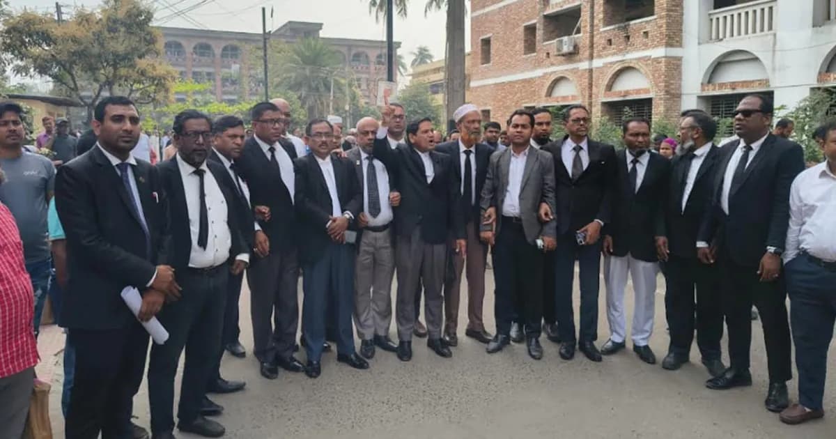 আ.লীগ নেতাদের জামিন, আদালত বর্জন করে আইনজীবীদের বিক্ষোভ