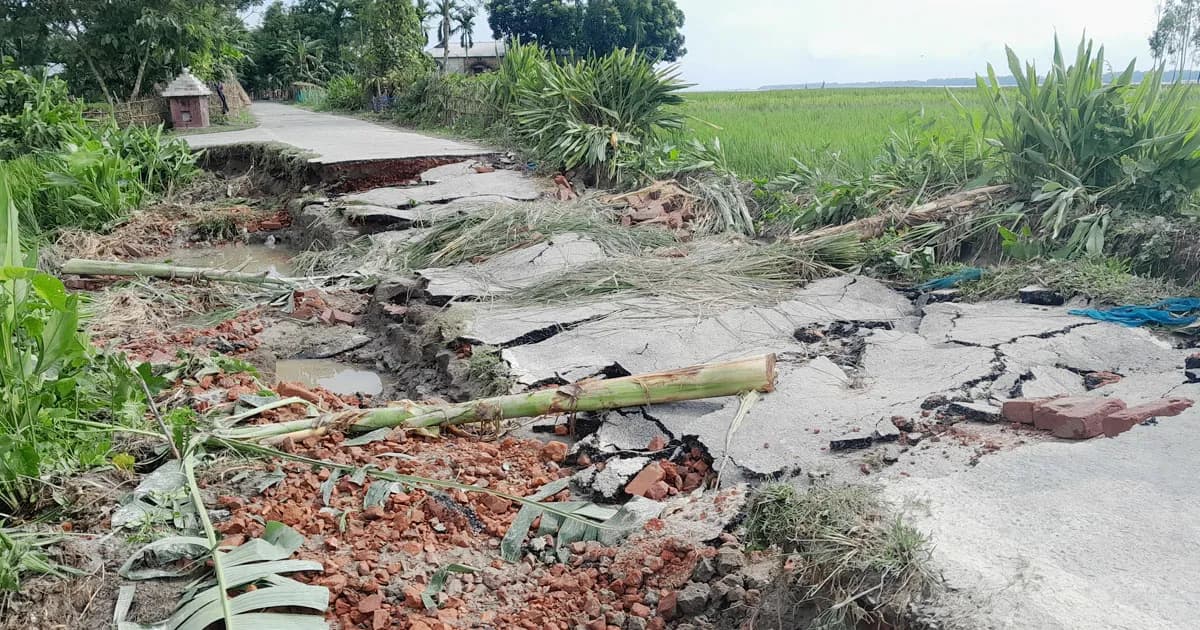 তিস্তার তীব্র স্রোতে লালমনিরহাটের ১০ গ্রাম প্লাবিত