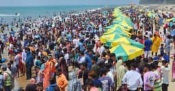 ঈদুল ফিতরের ছুটিতে কক্সবাজারে পর্যটকের ঢল