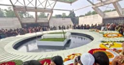 পঞ্চম দিনেও খালেদা জিয়ার কবরে শ্রদ্ধা জানাতে মানুষের ঢল