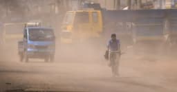 ঢাকার বাতাস আজ ‘খুবই অস্বাস্থ্যকর’, দূষণে শীর্ষে কাবুল