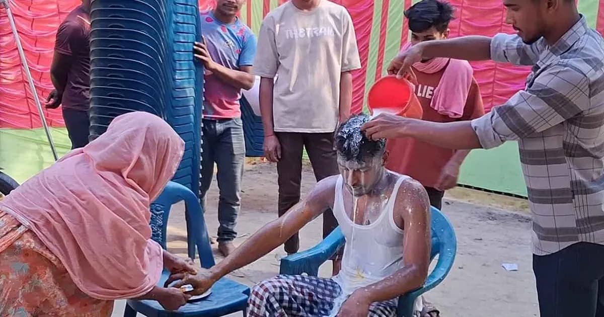 দুধ দিয়ে গোসল করে আজীবন বিয়ে না করার শপথ নিলেন যুবক