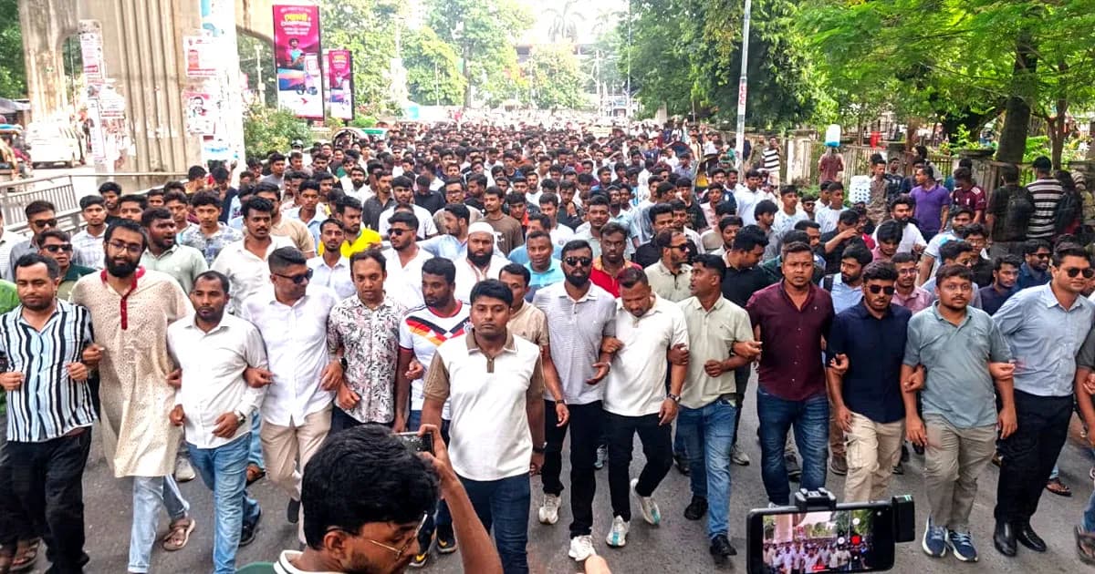 নিষিদ্ধ ছাত্রলীগের তৎপরতার প্রতিবাদে শাহবাগে ছাত্রদলের বিক্ষোভ মিছিল