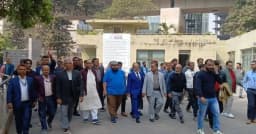 হঠাৎ বাংলাদেশ ব্যাংকে মির্জা আব্বাসসহ বিএনপি নেতাকর্মীরা